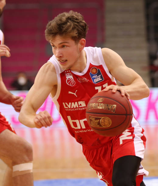 通过击败世 通过击败世