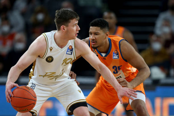 攻防两端都 攻防两端都